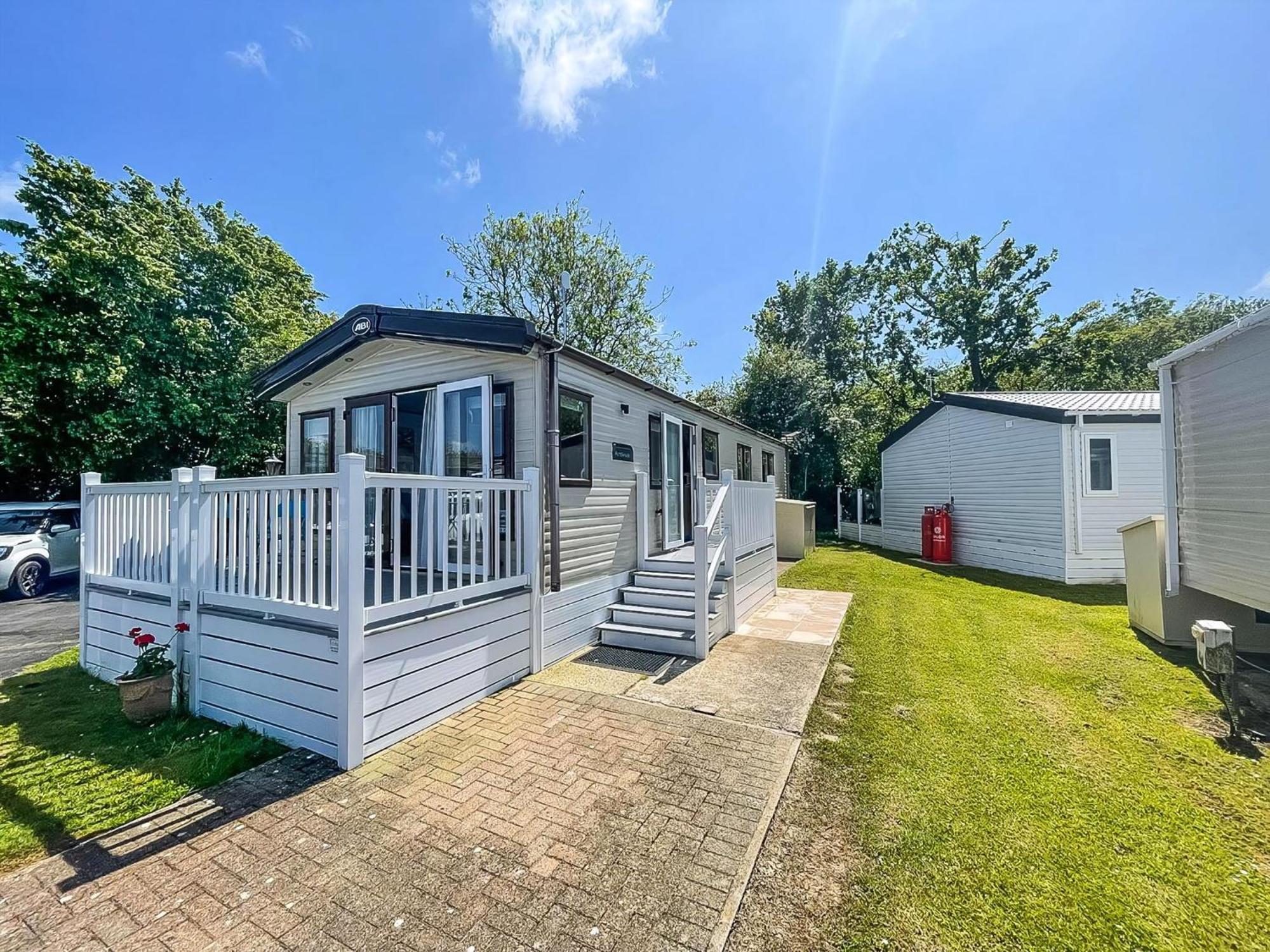 Beautiful Caravan With Decking At Carlton Meres Holiday Park, Suffolk Ref 60022M Саксмундхэм Экстерьер фото